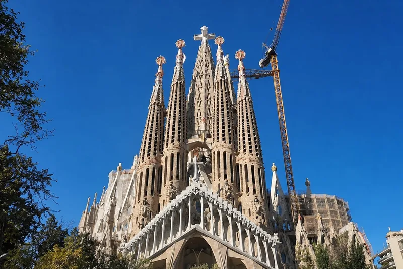 Sagrada Família Skip-the-Line Entry and Guided Tour